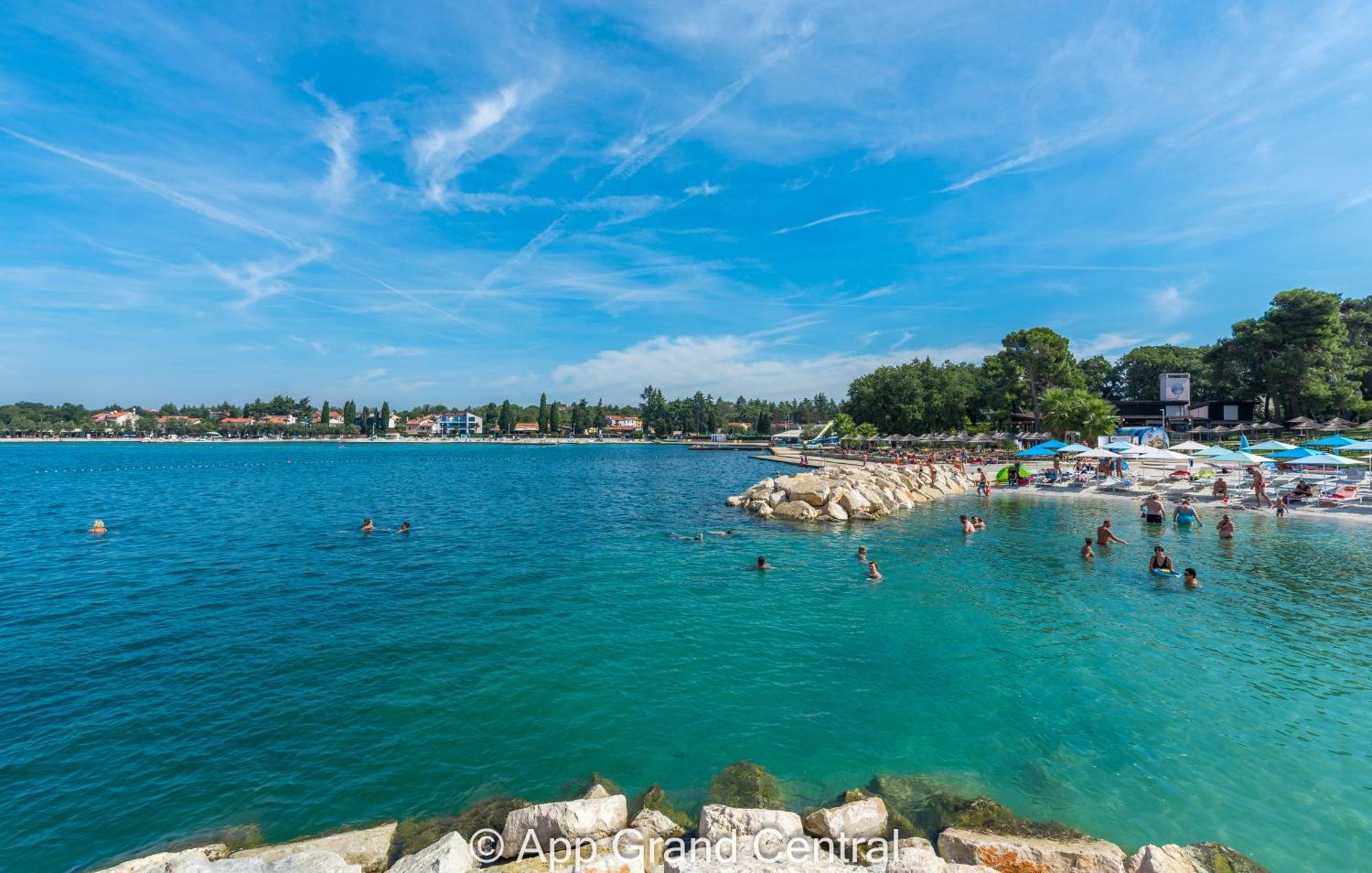 Grand With 3 Bedrooms In Porec! Apartman *