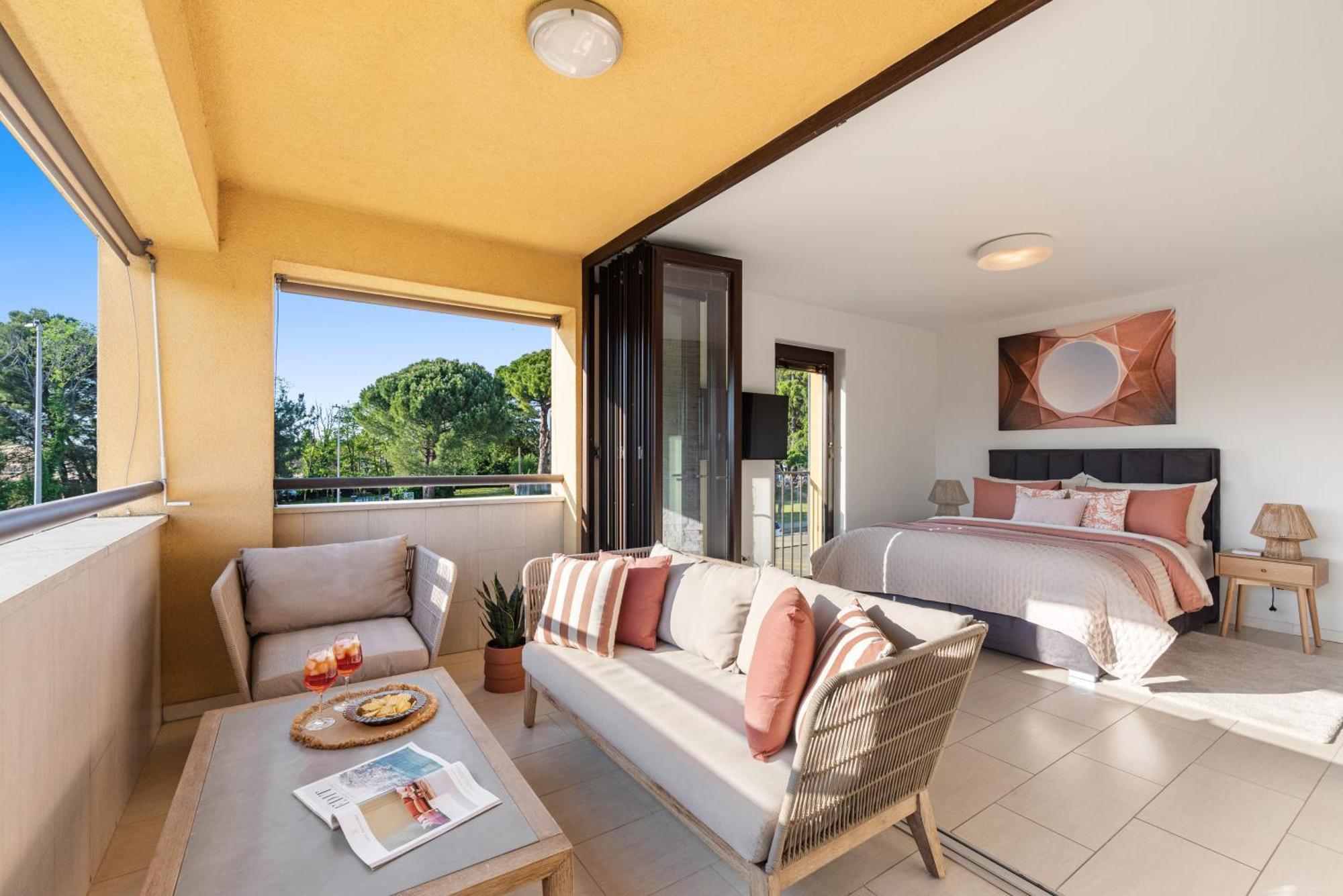 Grand With 3 Bedrooms In Porec! Apartman Porec